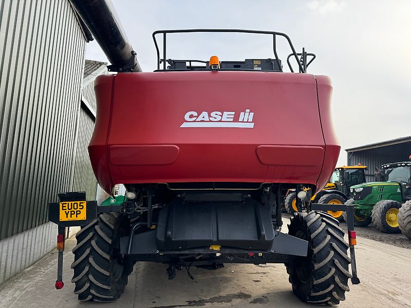 Case Axial Flow AFX 8010 c/w 30ft Header