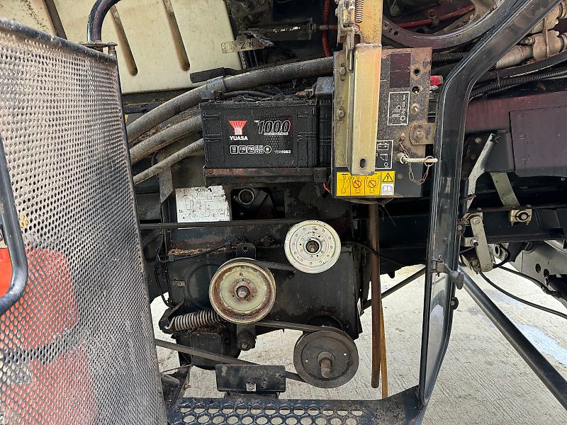 Case Axial Flow AFX 8010 c/w 30ft Header