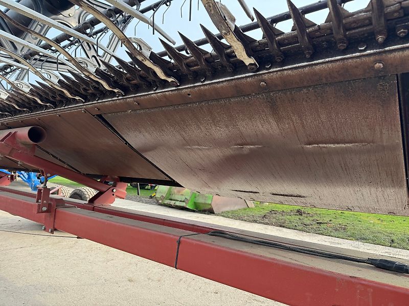 Case Axial Flow AFX 8010 c/w 30ft Header