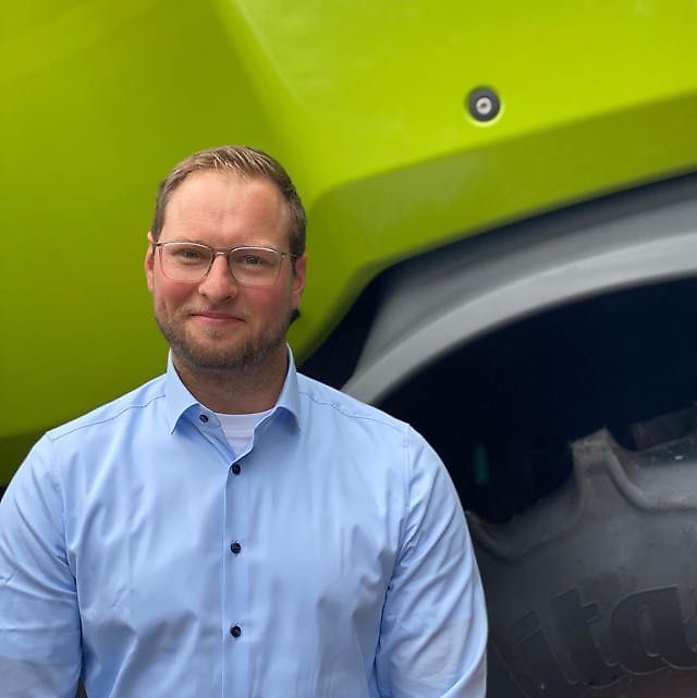 Yhteyshenkilö Herra Steve Schmiedseder