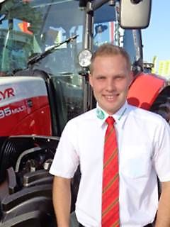 Yhteyshenkilö Herra Peter Grammer