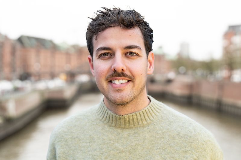 Yhteyshenkilö Herra Alex Renaud