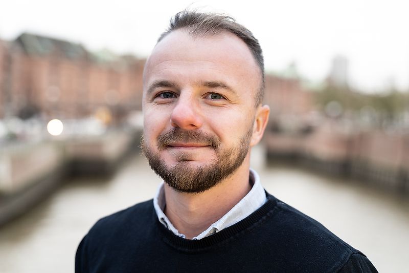 Yhteyshenkilö Herra Nemanja Arsic