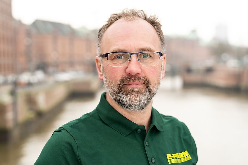 Yhteyshenkilö Herra Zdenek Svoboda