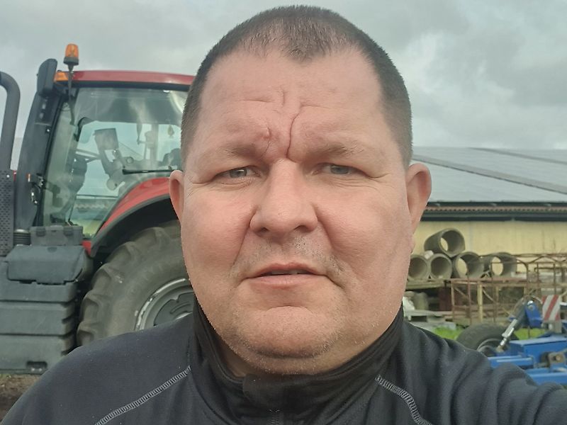 Yhteyshenkilö Herra Helmut Feder