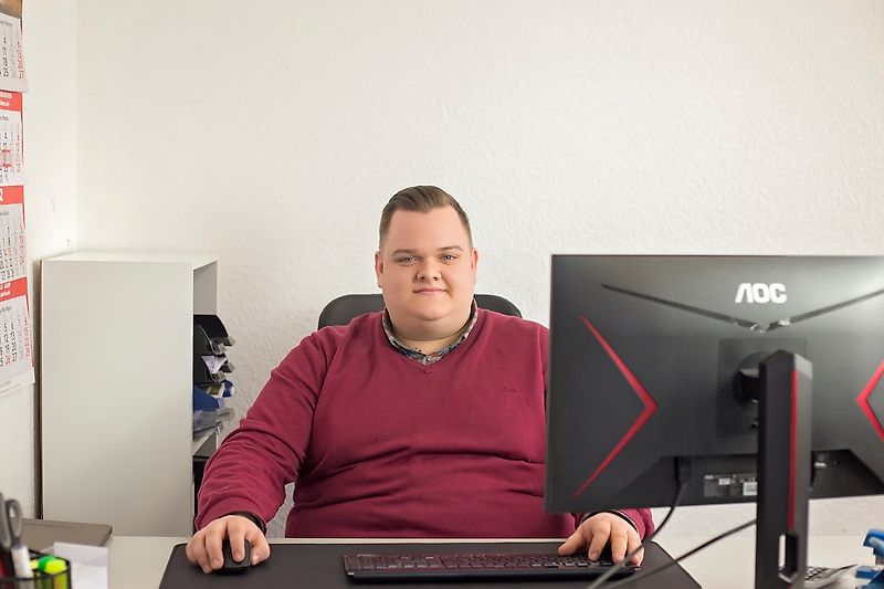 Yhteyshenkilö Herra Leon Baden