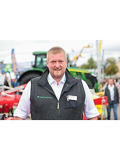 Yhteyshenkilö Herra Stefan Fessl