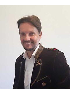 Yhteyshenkilö Herra Mario Kriznar