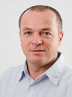 Yhteyshenkilö Herra Manfred Aigner